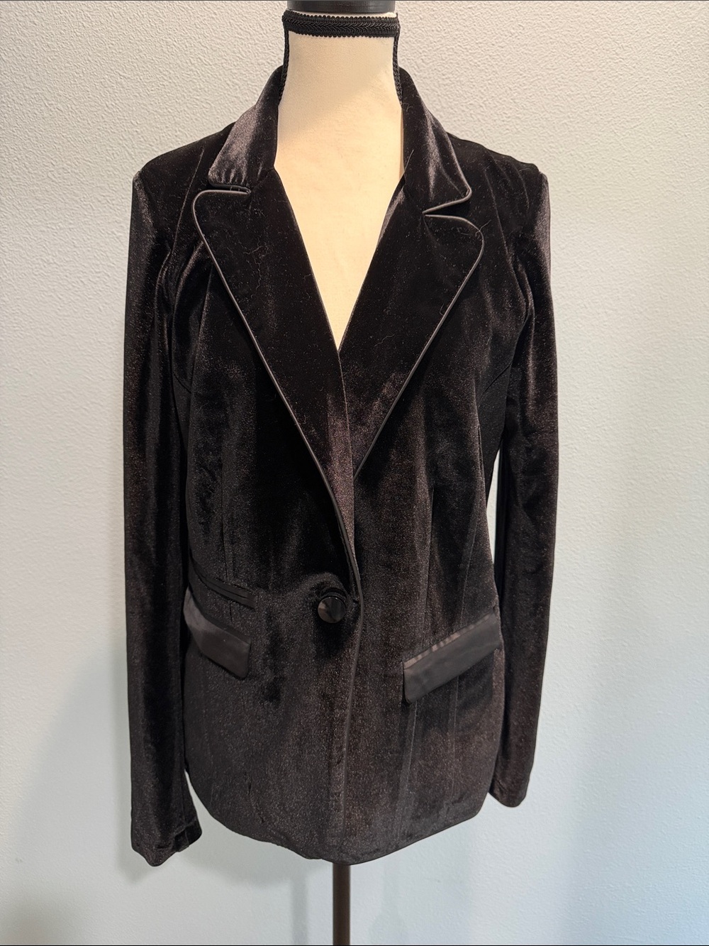 Fate Black Velvet Notch-Lapel Blazer